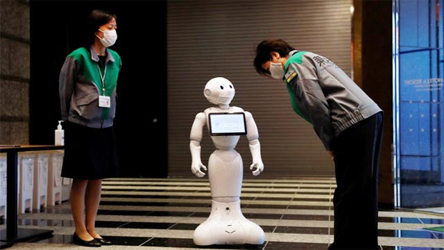 Robots on Hand to Welcome Japanese