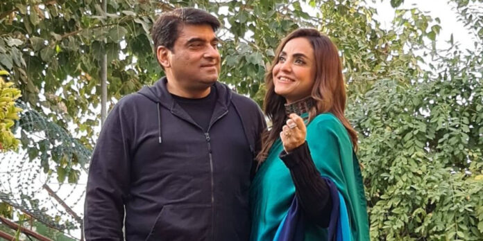 Nadia Khan With Her Husband On A Rides Of A Chingchi: Photo
