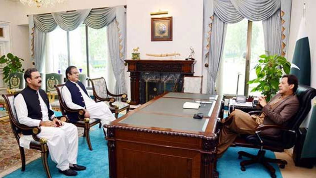 PM meets with Shibli Faraz and Asim Bajwa