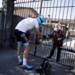 اٹلی کے سائیکلسٹ نے دوائیں پہنچانے کا مشن شروع کردیا