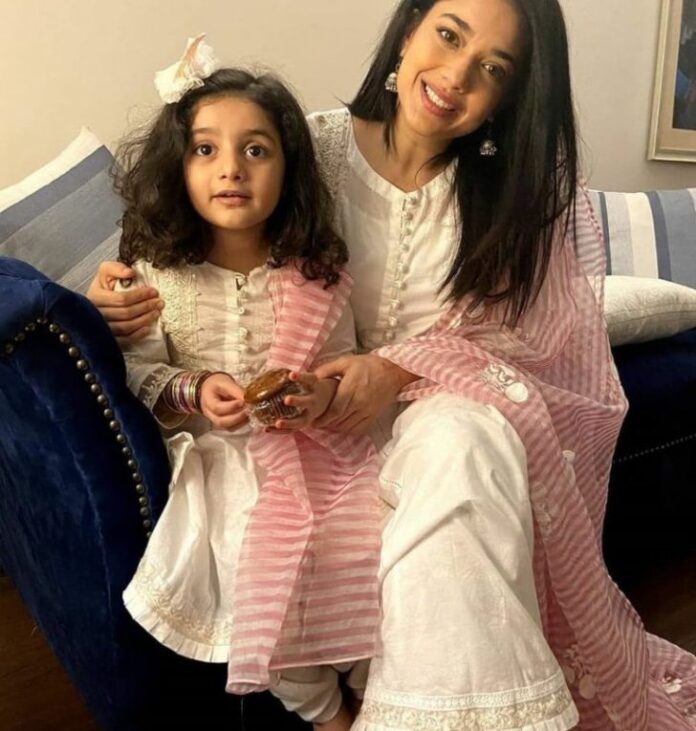 Sanam Jung and her Daughter