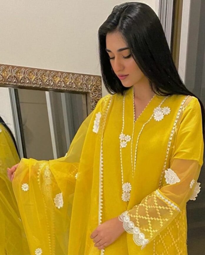 Sarah Khan Eid Dress Picture