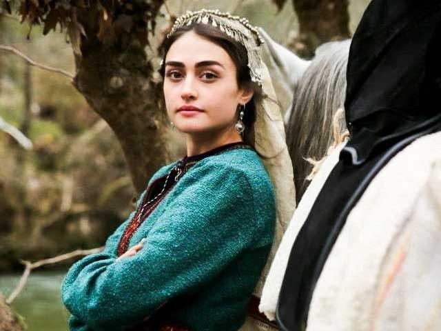 Ertugrul Ghazi's Heroine Criticized for Wearing Western Clothes