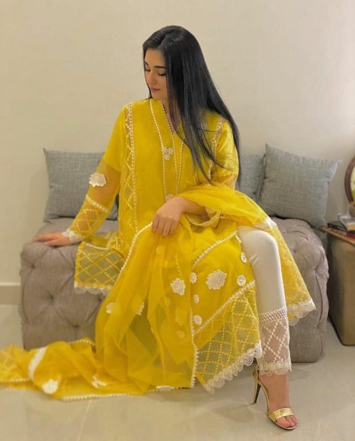 Sarah Khan Yellow Eid Dress Picture
