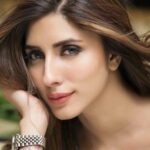 Uzma Khan Attacked by Malik Riaz Daughter Viral Video Uzma Khan