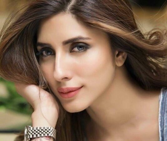 Uzma Khan Attacked by Malik Riaz Daughter Viral Video Uzma Khan