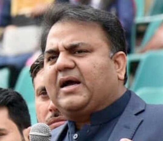 I will Remain a Minister as long as the Prime Minister has Confidence on me: Fawad Chaudhry I will Remain a Minister as long as the Prime Minister has Confidence on me: Fawad Chaudhry