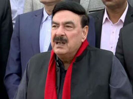 Prime Minister calls Railway Minister to inquire about his Health Prime Minister calls Railway Minister to inquire about his Health