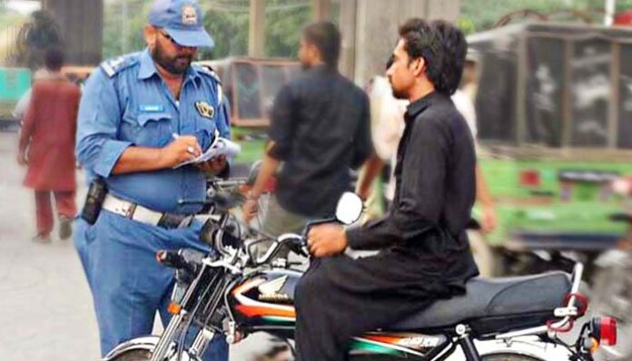 Lahore: Those who Drive Without a Mask will be Challaned