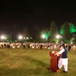Dinner was given on the greenery of PM’s House, PM went to the seats of members Dinner was given on the greenery of PM's House, PM went to the seats of members