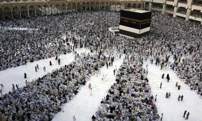 Saudi Arabia to Reopen Makkah Mosques on Sunday