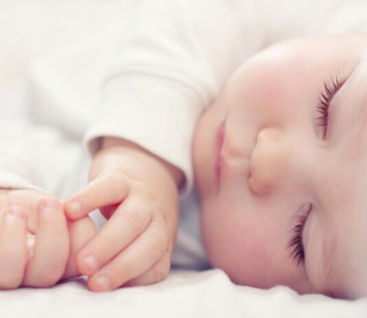 Five-Month-Old Baby’s brain affected by hitting on TV Five-Month-Old Baby's brain affected by hitting on TV