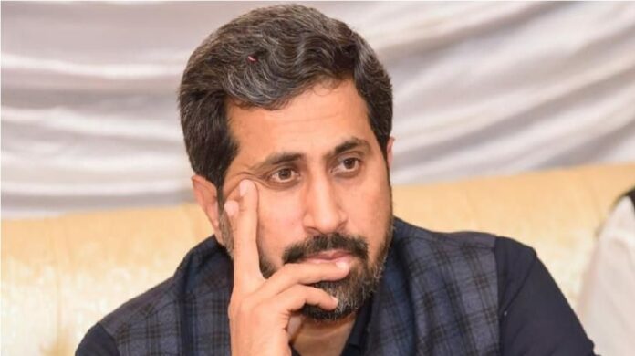 TikTok star Aleeze puts Fayyaz Ul Hassan Chohan in the spotlight