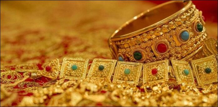 Gold reached all time highest level of 124,300 rupees per tola