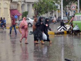 In some parts of Lahore, the rains relieved the scorching heat In some parts of Lahore, the rains relieved the scorching heat