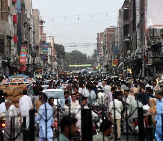 12 Shopkeepers in Faisalabad Were Arrested For Violating The Lockdown Faisalabad Markets