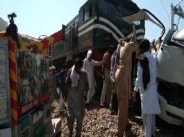 Train hits bus carrying Sikh pilgrims in Farooqabad, 15 dead Train hits bus carrying Sikh pilgrims in Farooqabad, 15 dead
