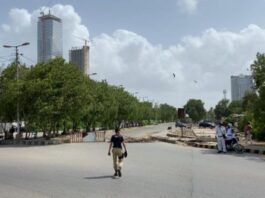 Karachi Clifton Roads Were Closed To Traffic Due To High Security Alarm Karachi Clifton Roads are Blocked