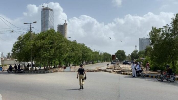 Karachi Clifton Roads are Blocked