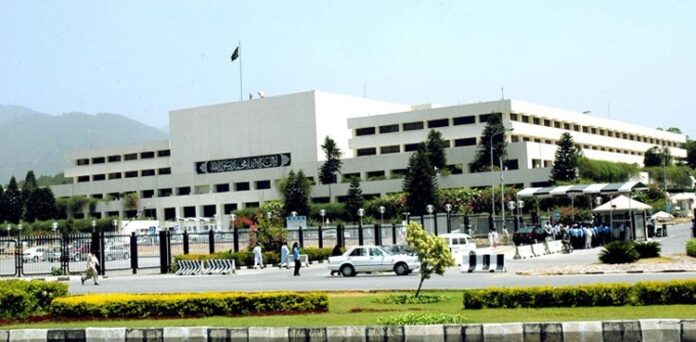 MQM protests in front of the parliament building against K Electric