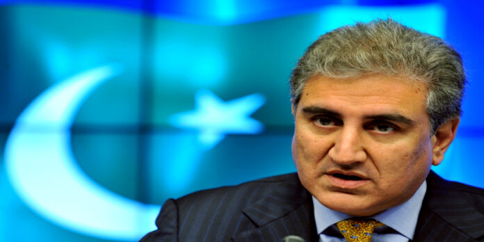 Shah Mahmood Qureshi honours the Kashmiri martyrs of 1931