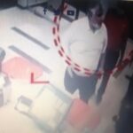 The man beat the employee of Lahore Hardees on wrong order The man beat the employee of Lahore Hardees on wrong order