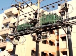 PTI protests against K-Electric’s load shedding PTI protests against K-Electric's load shedding