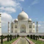 Taj Mahal remained closed to tourists after a record increase in COVID 19 Taj Mahal remained closed to tourists after a record increase in COVID 19