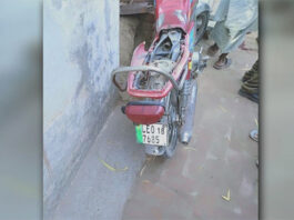Four killed in Lahore trailer crash Four killed in Lahore trailer crash