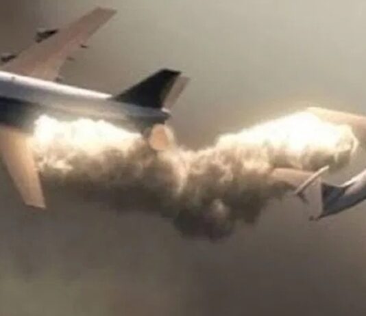 2 killed, six more missing after two airplanes collide in the United States 2 killed, six more missing after two airplanes collide in the United States