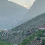 Landslides block Quetta road, stranded tourists queue for hours Landslides block Quetta road, stranded tourists queue for hours