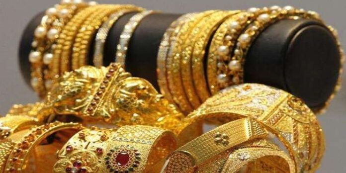 Gold prices rise by Rs 4,800 per tola
