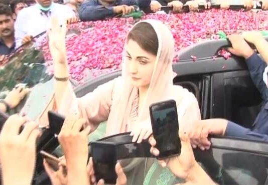 PML-N workers clash with police outside NAB office Police threw stones at my car which broke its screen: Maryam Nawaz