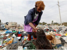 This hairstylist is collecting hair from the dump for extensions This hairstylist is collecting hair from the dump for extensions