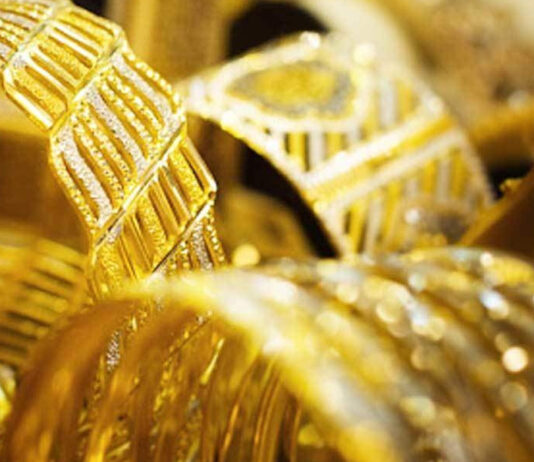 The price of gold in Pakistan is Rs. 1,30,000 per tola The price of gold in Pakistan is Rs. 1,30,000 per tola