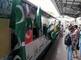 PTI marches train to show solidarity with IOJK PTI marches train to show solidarity with IOJK