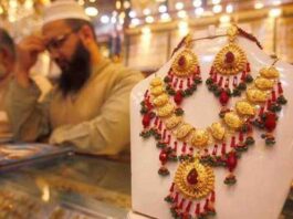 Gold rose by Rs 400 to Rs 119,400 per tola Gold rose by Rs 400 to Rs 119,400 per tola