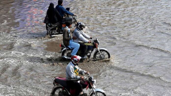 Heavy Rain Lashes in Karachi