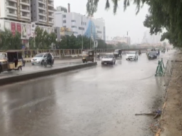 It Rained With Thunder And Lightning in Karachi Heavy Rains in Karachi