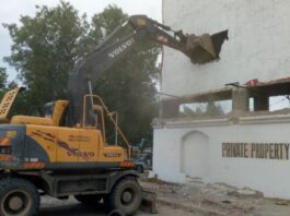 KMC Continued To Remove Billboards From Karachi Private Property Karachi Billboards