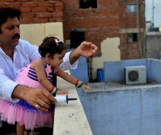 In Lahore, A Kite String Cut The Throat of A Four-Year-Old Boy Kite String