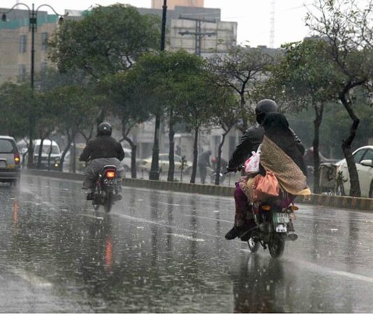 Today’s View: Light Rain in Karachi, FIR Against Saba Qamar Light Rain in Karachi