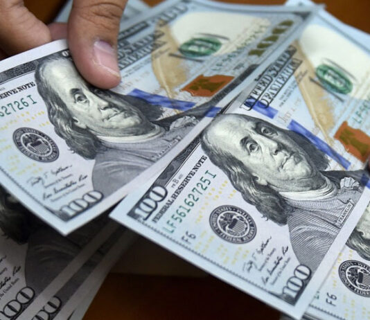 Dollar reached the highest level in the country’s history once again Dollar crossed Rs 180 for the first time in history