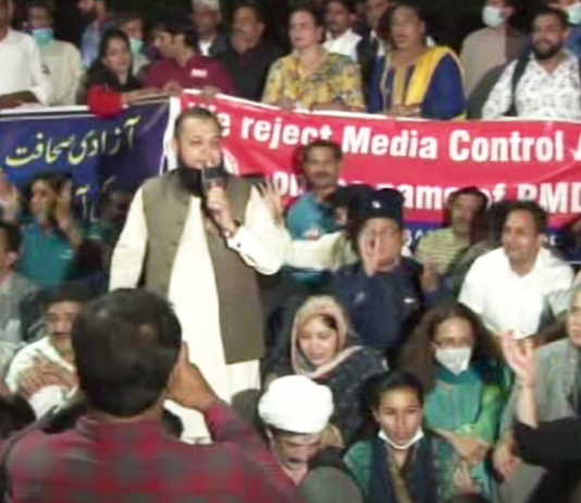 Journalists sit in front of Parliament against Media Development Authority Journalists sit in front of Parliament against Media Development Authority