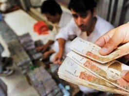 Rupee fell to its lowest level against the US dollar Rupee fell to its lowest level against the US dollar