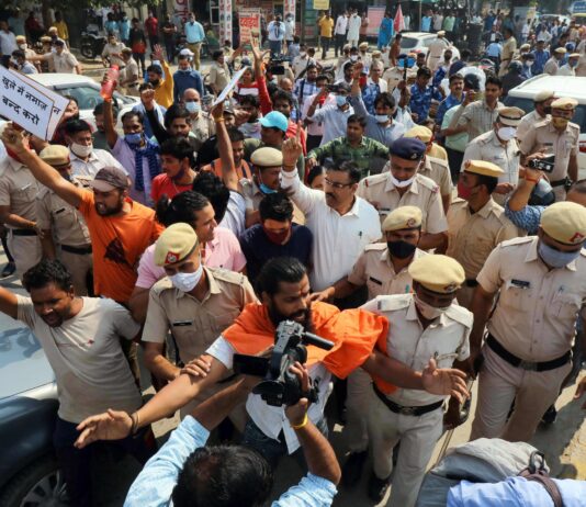 Dozens of people have been arrested in India for disrupting Muslim prayers. Dozens of people have been arrested in India for disrupting Muslim prayers.