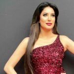 75% of the people of the country think that ‘awards’ are given on relationships: Mehwish Hayat 75% of the people of the country think that 'awards' are given on relationships: Mehwish Hayat