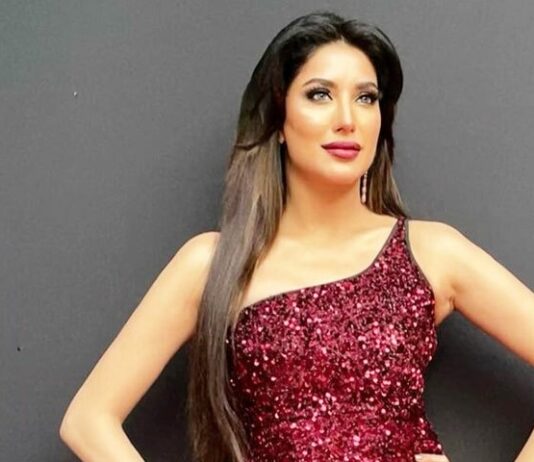 75% of the people of the country think that ‘awards’ are given on relationships: Mehwish Hayat 75% of the people of the country think that 'awards' are given on relationships: Mehwish Hayat