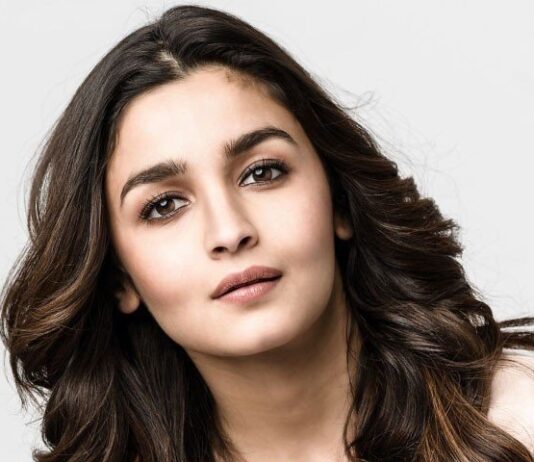 Alia Bhatt made her fan cry Alia Bhatt made her fan cry