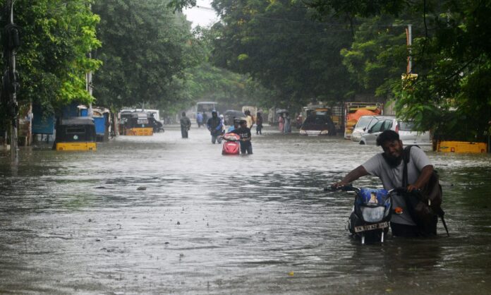 Floods kill at least 30 in southern India